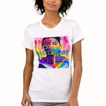 Orgullosa abrazando mi auténtica camiseta