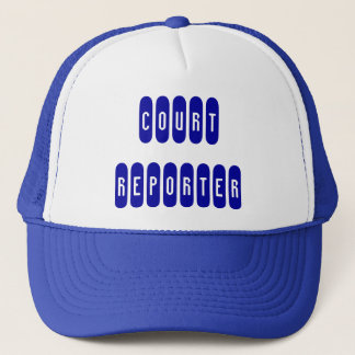 Orgulloso reportero de una corte brillante gorra d