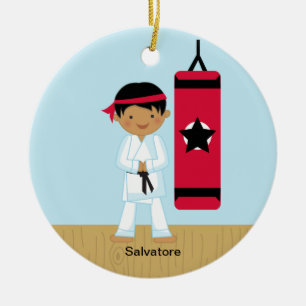 Ornamento adorable del muchacho del karate