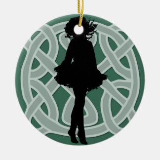 Ornamento céltico verde del bailarín