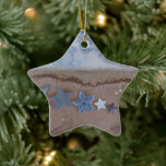 Ornamento cerámico de Beach Stars<br><div class="desc">El ornamento navideño en forma de estrella presenta un desfile de estrellas en piedra manchada de agua con cielo de acuarela para un aspecto de playa. Las estrellas son utensilios hechos de una variedad de materiales,  incluyendo madera,  metalizado y denim,  realzados digitalmente en tonos azules.</div>