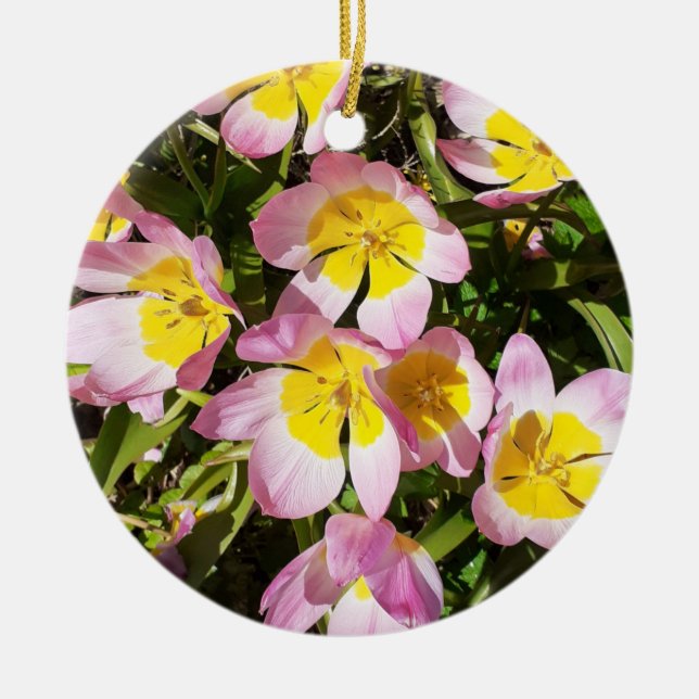 Ornamento cerámico de flores rosadas y amarillas (Frente)