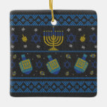 Ornamento cerámico de Hanukkah<br><div class="desc">Feliz Hanukkah Judaísmo Hebreo judíos hanukkah,  jewish,  navidades,  chanukah,  festividades,  divertidos,  judía,  feliz hanukkah,  menorah,  dreidel,  chanukkah,  israel,  hebreo,  estrella de david,  invierno,  hannukah,  vacaciones,  judaísmo,  bandera estadounidense,  cumpleaños,  kwanzaa,  xmas película,  lindo,  mujeres,  simpáticas,  festivas,  navidades judías,  humorísticas,  alegres</div>