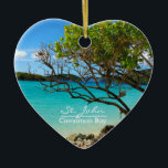 Ornamento cerámico de la bahía de St. John Cinnamo<br><div class="desc">Hermosa isla St John, decoración de cerámica de corazón de Cinnamon Bay Beach. Una maravillosa adición a su colección de ornamentos, y un gran regalo para la familia o amigos o alguien que ame St. John, playas, islas tropicales y la naturaleza! Para más encantadoras tarjetas y regalos con esta imagen...</div>