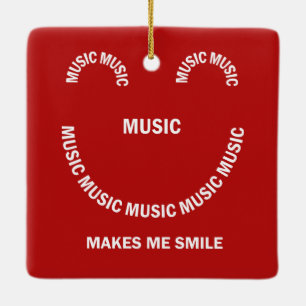 Ornamento cerámico de sonrisa musical