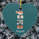 Ornamento cerámico personalizado Sushi Lover<br><div class="desc">Muestra tu amor por los rollos de sushi,  nigiri y maki con este divertido ornamento alternativo de Navidad. Cambie o quite el nombre al personalizar.</div>