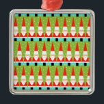 Ornamento cuadrado geométrico retro de Santa<br><div class="desc">¡Cualquier manera usted la mira este Santa geométrico retro que el ornamento cuadrado es día de fiesta puro banal! Es filas de Santas. No, es filas de árboles de navidad. No, es filas de Santas formó como los árboles de navidad y las filas de árboles de navidad verdes alegres con...</div>