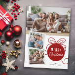 Ornamento de 3 fotos del árbol rojo de navidad<br><div class="desc">Envíe sus saludos de vacaciones a la familia y amigos con esta tarjeta de Navidades fotográficos simplemente moderna. El diseño presenta un adorable adorno de árbol redondo rojo oscuro y ilustracion de cinta y espacio para 3 fotos...  1 horizontal y 2 cuadradas más pequeñas.</div>