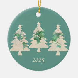 Ornamento de árboles de navidad en World Map