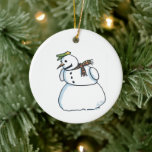 Ornamento de cerámica blanca de Snowman<br><div class="desc">El adorno navideño de cerámica de Snowman es para coleccionistas de adornos navideños, amantes de las nevadas, recolectores de nieve y fanáticos de los personalizados. Snowman es el arte personalizado original de Steamy Raimon. * sugerencias: 1) varios de estos ornamentos y línea de pesca (o cuerda) hacen para un excelente...</div>