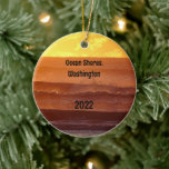 Ornamento de cerámica de foto de Pacific Beach Sun<br><div class="desc">Este hermoso adorno muestra una espectacular y colorida foto de la puesta de sol tomada de una tranquila playa en Ocean Shores,  Washington.</div>