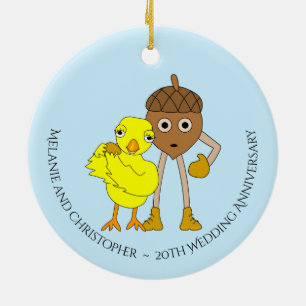 Ornamento de cerámica de pollo y nuez de aniversar