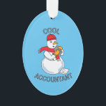 Ornamento de cerámica de Snowman, contable de Guay<br><div class="desc">El texto de un contador de Guay con un Snowman sosteniendo una calculadora y una hoja de reembolso de impuestos a sus pies es un divertido diseño de regalo para contadores públicos certificados y estudiantes de contabilidad.</div>