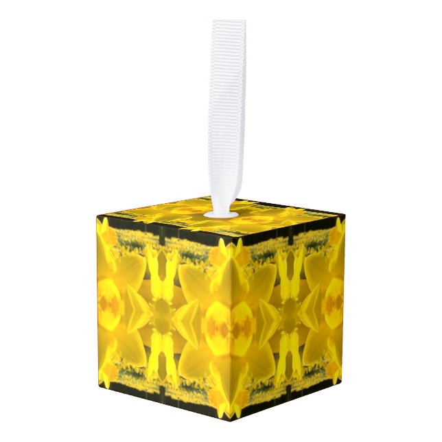 Ornamento de cubo decorativo Trishul (Anverso en perspectiva)