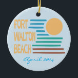 Ornamento de encargo de la fecha de Fort Walton<br><div class="desc">Fort Walton Beach, la Florida, con un sol geométrico moderno en el diseño de la playa en los colores del sol, del cielo, del mar, y de la arena, celebrando esta playa magnífica de la Florida. Cambie el texto con la fecha para hacer juego sus recuerdos, o suprímalo si usted...</div>