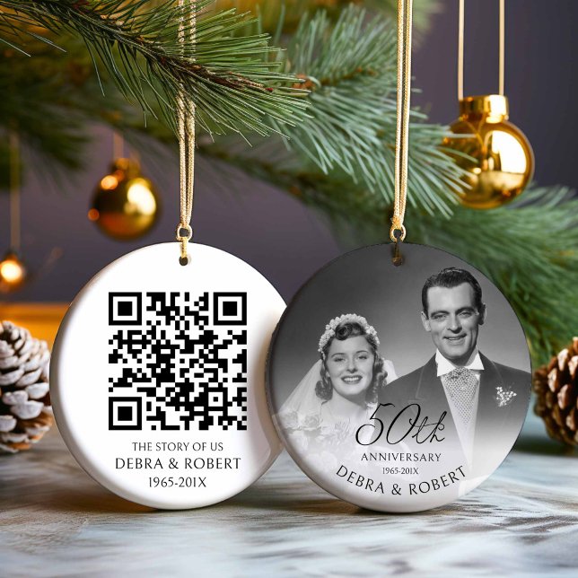 Ornamento de la foto del 50 aniversario de oro con (Golden Anniversary Photo Ornament with QR Code)