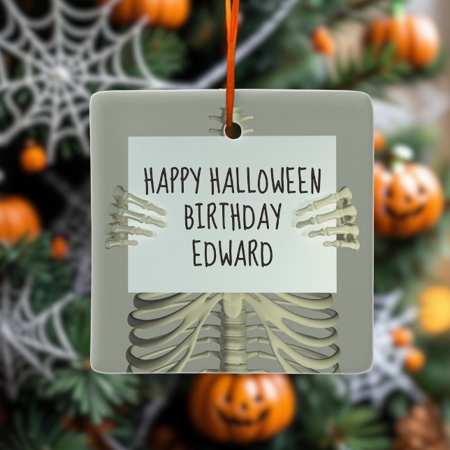 Ornamento de la foto del cumpleaños de Halloween (A fun ornament for October 31st birthdays)