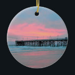 Ornamento de la salida del sol del embarcadero de<br><div class="desc">Artículo hermoso con una mañana nublada con una salida del sol en el embarcadero de la calle principal de Daytona Beach en la Florida con colores rosados bonitos.</div>