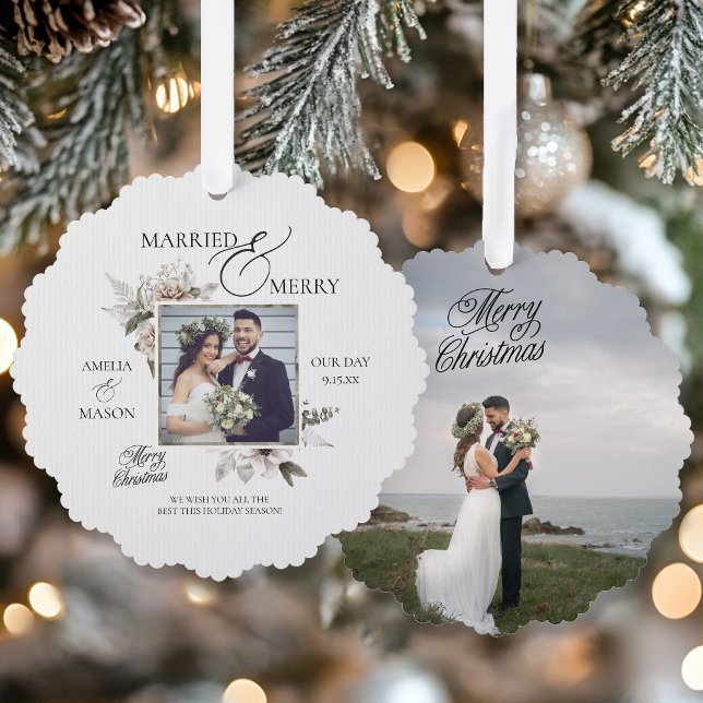 Ornamento De La Tarjeta De Navidades De Fotos Casa (Married And Merry Photo Christmas Card Ornament to send to your family and friends!)
