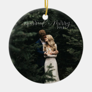 Ornamento de las Felices Navidad casadas y