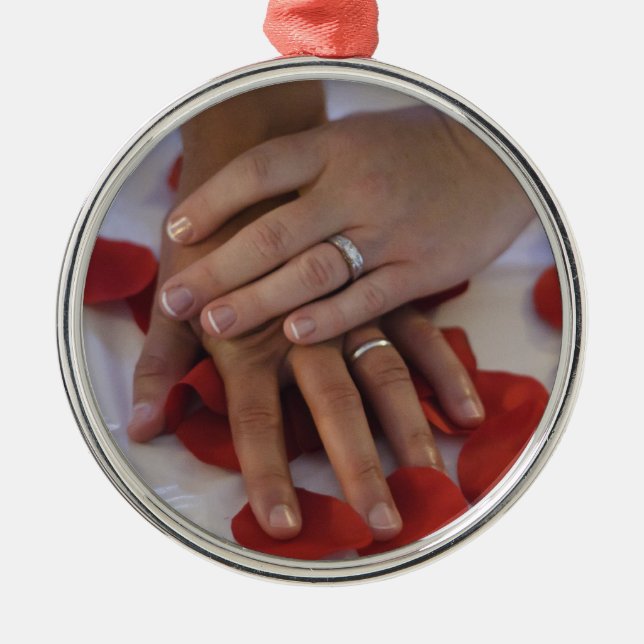 Ornamento de manos y anillos (Frente)