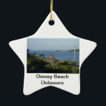 Ornamento de Navidad de Dewey Beach Delaware<br><div class="desc">Este es un adorno navideño de Dewey Beach Delaware. Esto sería un regalo único para la persona que ama las playas. Regalo de vacaciones,  Regalo de cumpleaños,  Regalo de aniversario,  etc. Esta foto de mi cámara digital en junio de 2010</div>