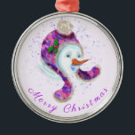 Ornamento De Navidad Snowman En Gorra De Beanie Pú<br><div class="desc">Ornamentos navideños con Feliz Snowman en morado Beanie Gorra de invierno Navidades divertidos Colección de pintura - Elegir / Añadir su texto único / nombre / color - Hacer su regalo especial de Navidad adorno - Redimensionar y mover o eliminar / añadir elementos - imagen / texto con herramienta de...</div>