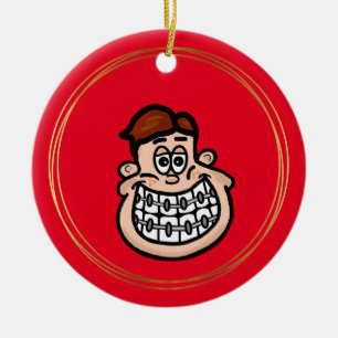 Ornamento de niño con correas