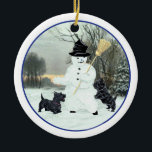 Ornamento de perro de Escocia<br><div class="desc">Navidades Diseño de Scottish Terrier creado a partir de mis obras de arte originales y disponible en ropa, novedad y artículos de regalo para usted mismo, o para esa persona especial de Scottish Terrier que usted conoce! ¿Quieres un producto diferente? Simplemente vaya a la página del producto y HAGA CLIC...</div>