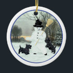 Ornamento de perro de Escocia<br><div class="desc">Navidades Diseño de Scottish Terrier creado a partir de mis obras de arte originales y disponible en ropa, novedad y artículos de regalo para usted mismo, o para esa persona especial de Scottish Terrier que usted conoce! ¿Quieres un producto diferente? Simplemente vaya a la página del producto y HAGA CLIC...</div>