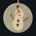 Ornamento de Snowman en el país del Prim<br><div class="desc">Este Ornamento de Snowman de Prim Country presenta un muñeco de nieve dibujado con un ratón y con patrones de arte digital.</div>