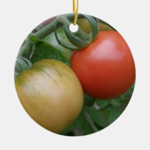 Ornamento de tomates naranjas y rojos