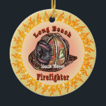 Ornamento del bombero de Long Beach<br><div class="desc">Ornamento del bombero de Long Beach, camisetas de bomberos, prendas de bomberos, regalos del Ilustracion ArtMuvz. En su lugar, puede agregar su nombre o texto. Personalizar este ornamento del bombero de Long Beach para hacerlo único suyo o para dar como regalo personalizado El diseño audaz incluye un casco para bomberos,...</div>