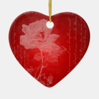 Ornamento del corazón del rosa rojo