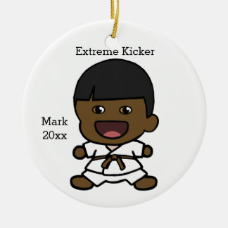 Ornamento del navidad del karate del muchacho