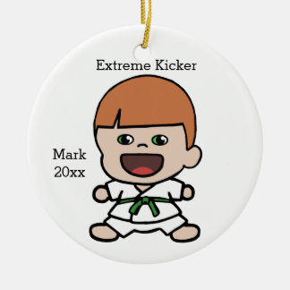 Ornamento del navidad del karate del muchacho