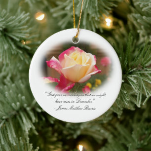 Ornamento del recuerdo - rosas en diciembre