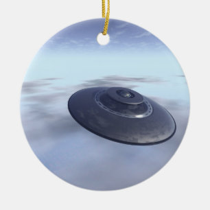 Ornamento del UFO en vuelo