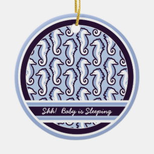 Ornamento divertido el dormir del bebé del