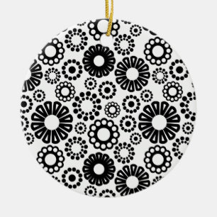 Ornamento floral blanco y negro