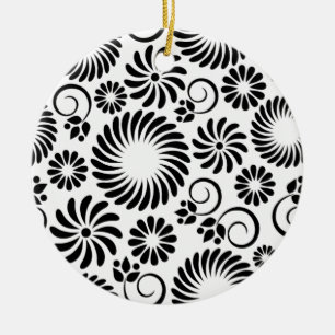 Ornamento floral blanco y negro