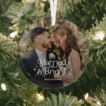 Ornamento fotográfico personalizado casado y brill<br><div class="desc">¡Los regalos fotográficos hacen los mejores regalos! Fácilmente personalizado con su texto y/o foto(s) para un aspecto personalizado. Diseñado por Berry Berry Sweet,  Modern Stationery y personalizadas Gifts. Visite nuestro sitio web en www.berryberrysweet.com para ver nuestras líneas de productos completas.</div>