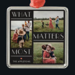 Ornamento fotográfico personalizado de Moments Mat<br><div class="desc">¡Los regalos fotográficos hacen los mejores regalos! Fácilmente personalizado con su texto y/o foto(s) para un aspecto personalizado. Diseñado por Berry Berry Sweet,  Modern Stationery y personalizadas Gifts. Visite nuestro sitio web en www.berryberrysweet.com para ver nuestras líneas de productos completas.</div>
