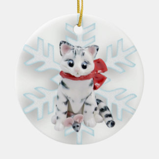 Ornamento gris blanco de gato bengalí
