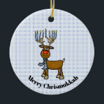 Ornamento judío Rudolph Chrismukkah<br><div class="desc">Este adorno presenta a mi judío Rudolph el reno que no sólo tiene una nariz roja, sino que tiene velas en sus corderos como una Menorah como luz extra. El texto de este ornamento es el personalizable que se adapta a usted o a su destinatario. Diseñado por Sheila Cicchi, Brownielocks.com....</div>