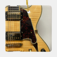 Ornamento navideño con guitarra eléctrica