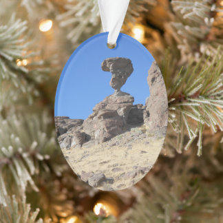 Ornamento navideño de la cerámica del rock balance