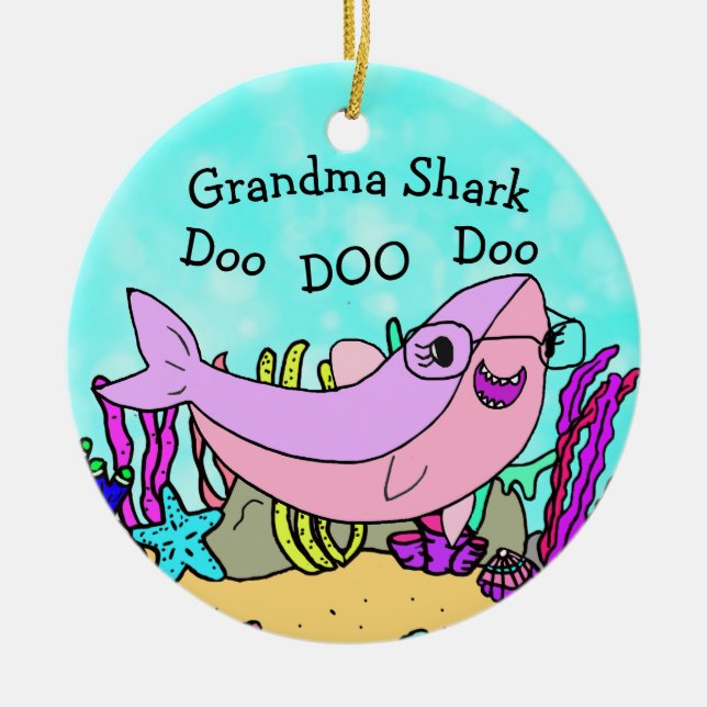 Ornamento navideño de la familia Grandma Shark (Frente)