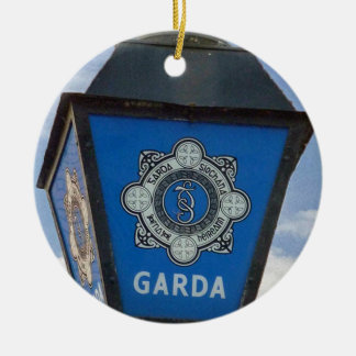 Ornamento navideño de la policía porcelana irlande