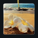 Ornamento navideño de Plumeria Beach<br><div class="desc">Trae mucha más alegría de vacaciones a tu árbol con nuestro adorno de cerámica personalizado. Añade tus fotos, imágenes y citas favoritas en ambas caras. Incluye un hilo dorado para poder colgar este recuerdo tan especial en cuanto lo recibas. Dimensiones: 2, 75" x 2, 75" w; Peso: 0, 96 oz....</div>